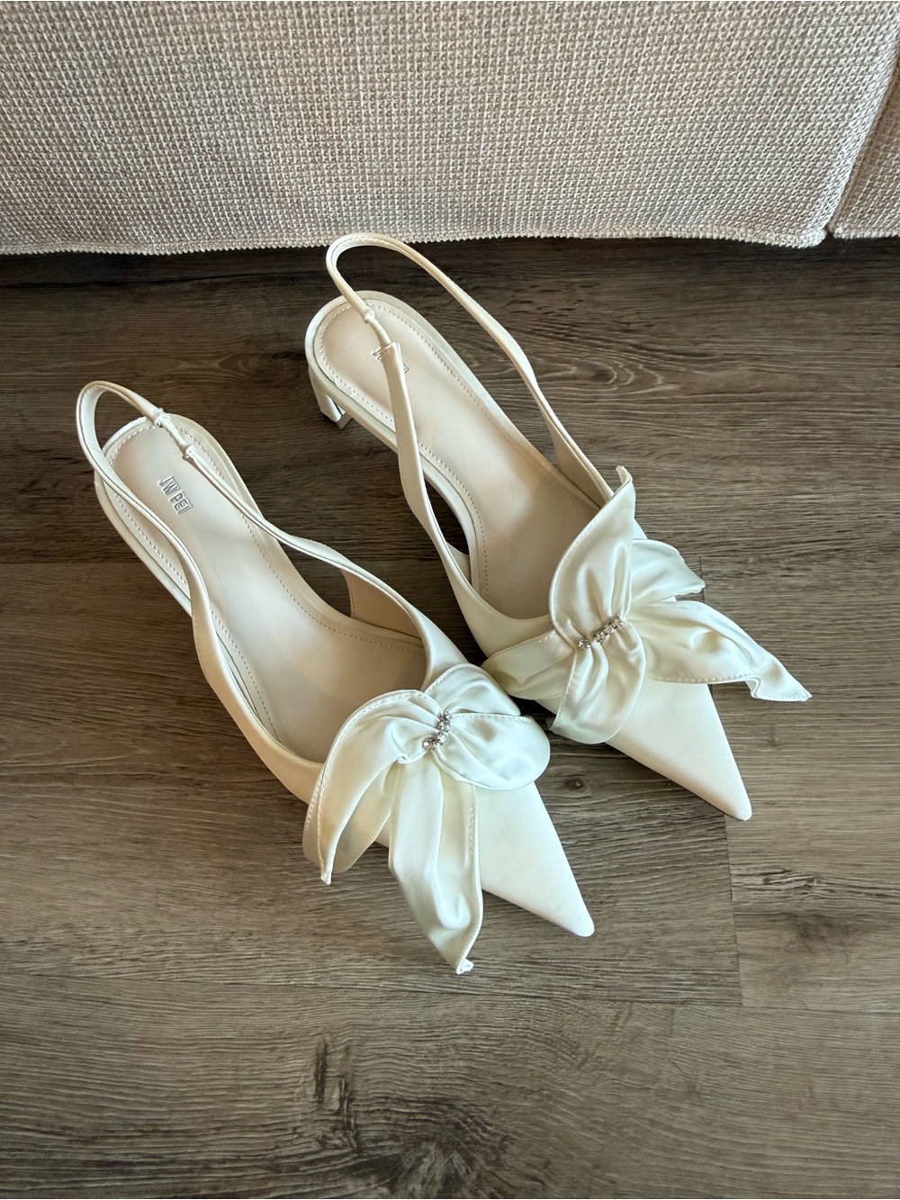 JW PEI Cream Pointed-Toe Slingback queena floral aplique heel